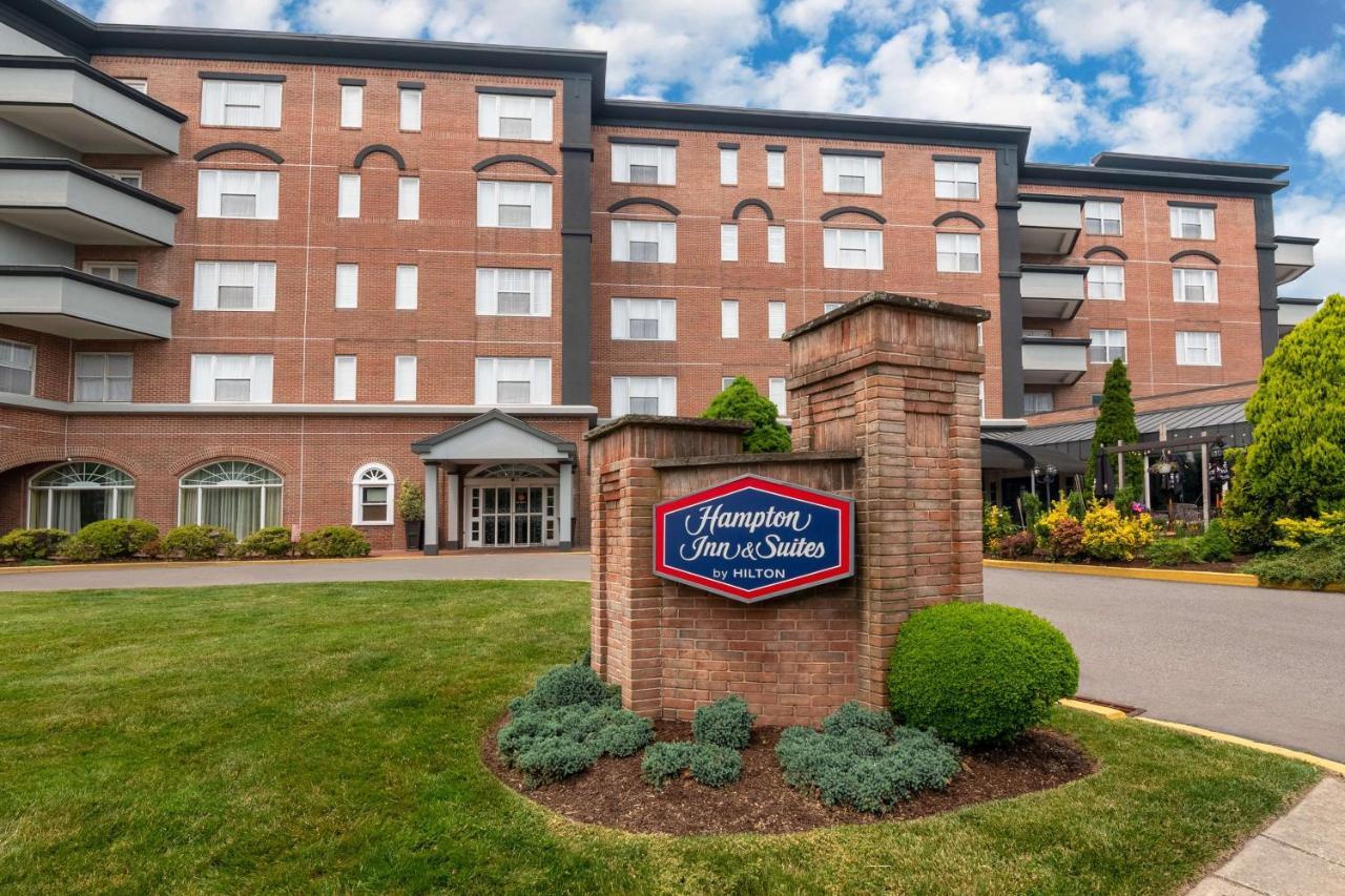 Hampton Inn & Suites Stamford Exterior photo